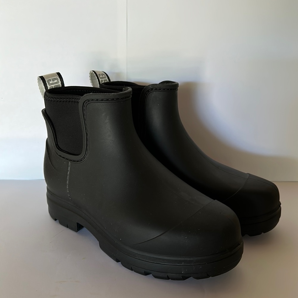 UGG Women's Droplet Rain Boot - Excellent New Condition!